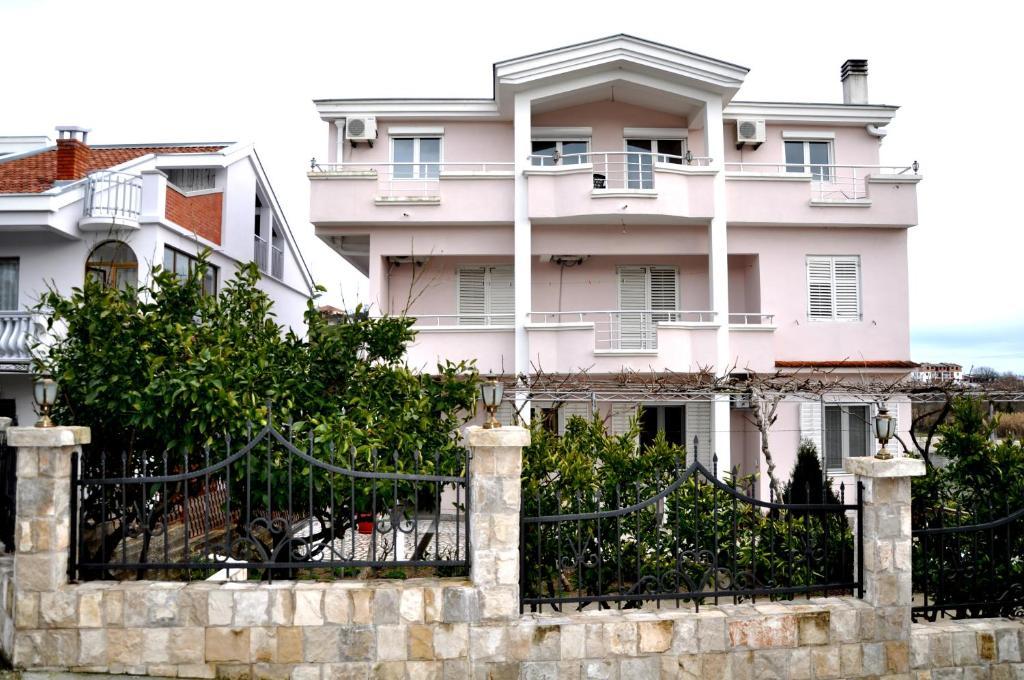 Apartments Perezaj Ulcinj Buitenkant foto